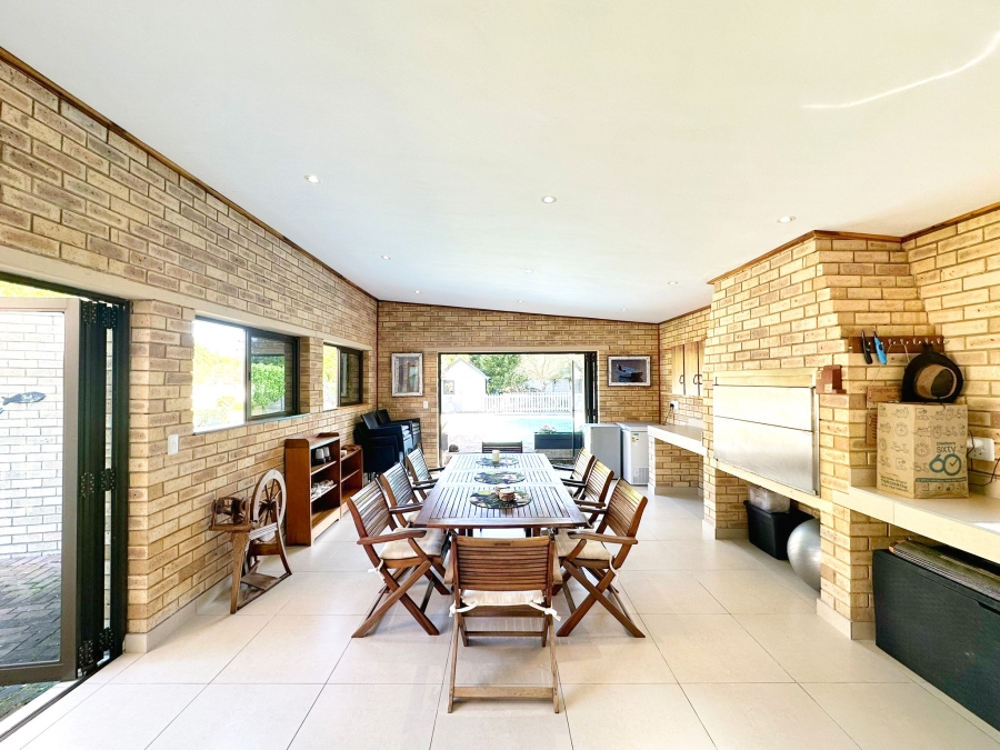 5 Bedroom Property for Sale in The Island Western Cape